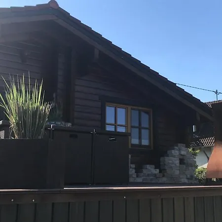 度假居 Cozy Wooden House To Feel Good *
